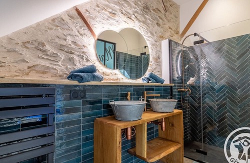 Feneu Cottage | Inviting Gite Feneu: Ideal for Families with Spa & Hot Tub