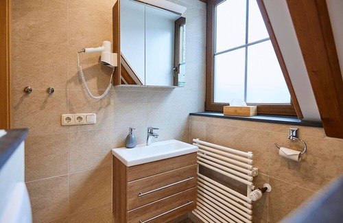 Briedern Cottage | Welcoming Hotel Weinhaus Lenz with Cozy Komfortzimmer