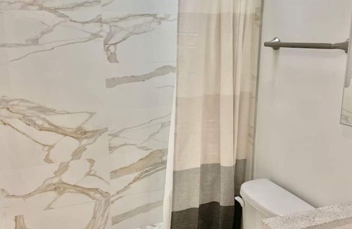 Hoboken Apartment | Family-Friendly 4-Bedroom Getaway with In-Unit Washer