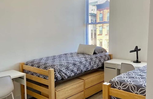 Hoboken Apartment | Family-Friendly 4-Bedroom Getaway with In-Unit Washer