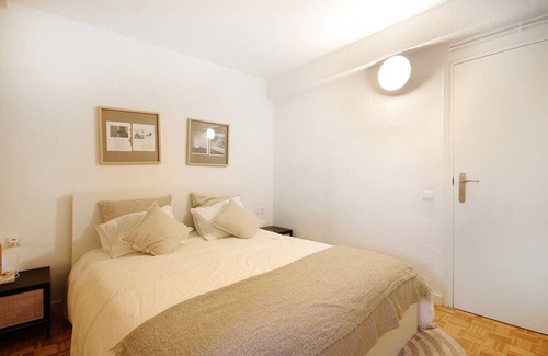 La Guineueta Apartment | Spacious Three-Bedroom Apartment in Nou Barris, Barcelona