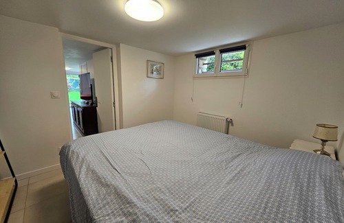 Le Vesinet House | Cozy 2-Room Retreat with Kitchen and Shared Garden