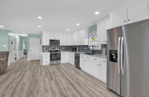 Dutton House | Scenic River Views with Family-Friendly Amenities