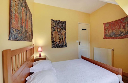 Raizeux House | Relaxing Retreat for 8 with Terrace in Raizeux