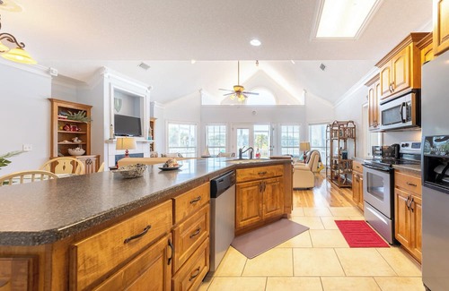 Meridian House | Marsh Views & Deepwater Dock: Perfect for Family Retreats