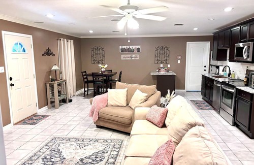 Milton House | Cozy Sunflower Suite Guesthouse with Private Patio Escape