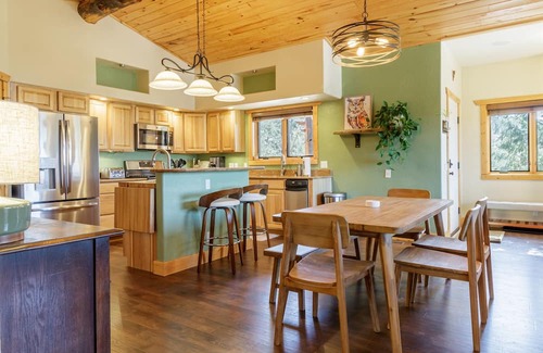 Woodland Park Apartment | Pikes Peak Ranch - Owl's Perch Cabin