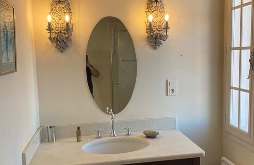 Bas-Vernet Apartment | Discover Unique Comfort at 66C1 Château Retreat