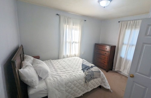 Pauls Valley House | Secure Stay with Spa, Hot Tub & Family-Friendly Amenities