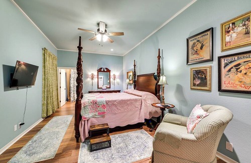 Mead House | Beautiful Countryside Home ~ 1 Mi to Lake Texoma!