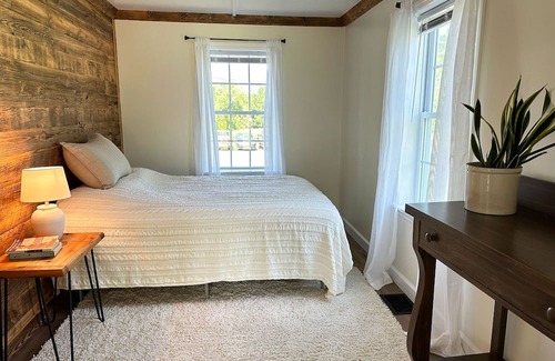 New Holland House | Family-Friendly New Holland Getaway near Kitchen Kettle