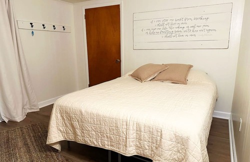 New Holland House | Family-Friendly New Holland Getaway near Kitchen Kettle
