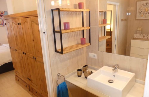 Algeciras Apartment | Cozy 1-Bedroom Apartment in Algeciras with Premium Amenities