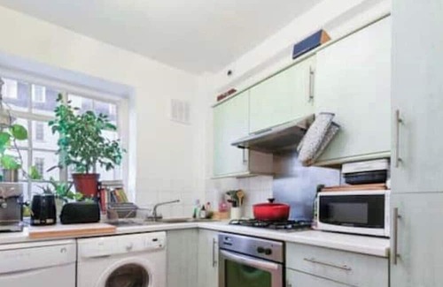 Streatham Hill House | Gorgeous 2 bed in Art Deco Mansion Block