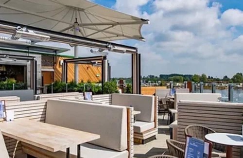 Dogdyke House | Relaxing Hot Tub Lodge in a Peaceful Park Setting