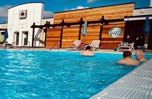 Dogdyke House | Relaxing Hot Tub Lodge in a Peaceful Park Setting