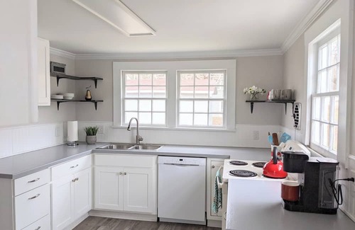 Clayton House | Charming Retreat in Clayton with Family & Pet-Friendly Amenities