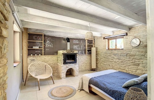 Cassagnes House | Cozy Gîte for Two: Pet-Friendly Getaway Awaits You