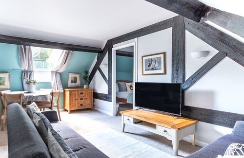 Lea House | Discover The Coach House - Lea: Family & Pet Friendly Stay