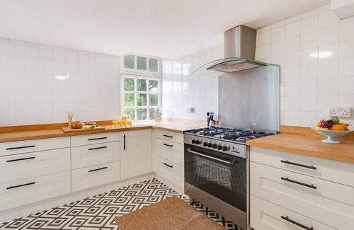 Lea House | Discover The Coach House - Lea: Family & Pet Friendly Stay