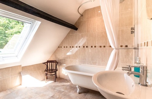 Lea House | Discover The Coach House - Lea: Family & Pet Friendly Stay
