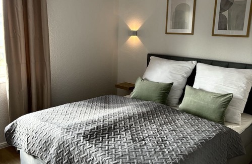 Kreyenbruck Apartment | Cozy Home & Apart - Central Apartment with Spa and Hot Tub