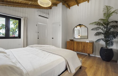 Joyuda Bed & Breakfast | Relaxing Garden Retreat with Ocean Views in Joyuda