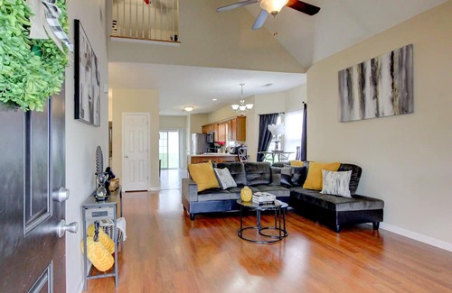 Clarksville House | Ideal Townhome with Pool Access & Game Room for Families