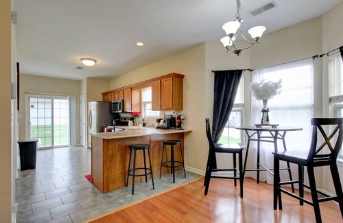 Clarksville House | Ideal Townhome with Pool Access & Game Room for Families