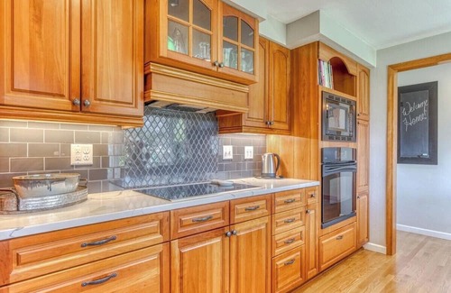 Monmouth House | Family-Friendly Orchard Oasis with Pet Perks and Spa Access