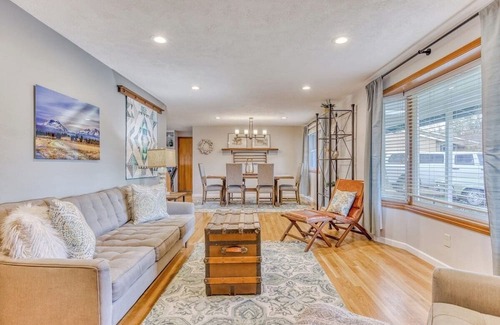 Monmouth House | Family-Friendly Orchard Oasis with Pet Perks and Spa Access