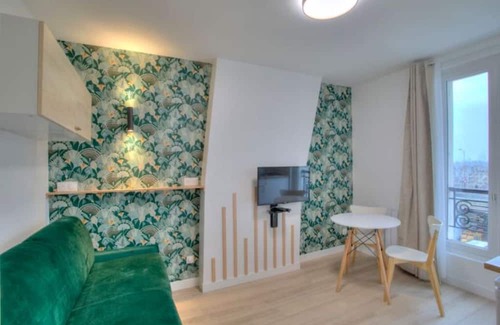Quartier de la Goutte-d'Or Apartment | Elegance and Comfort in the Heart of 18th Arrondissement