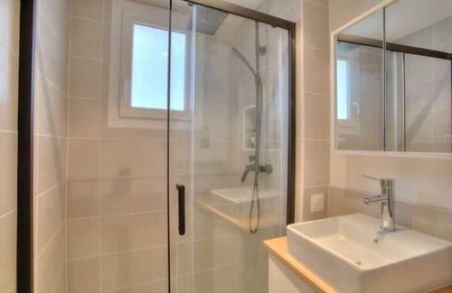 Quartier de la Goutte-d'Or Apartment | Elegance and Comfort in the Heart of 18th Arrondissement