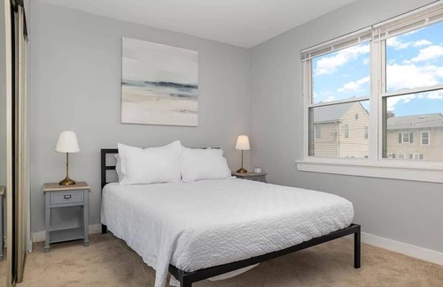 Cottage Line Apartment | Beachfront 2BR Sea Breeze Suite with Pool and Balcony