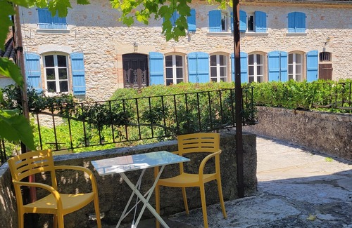 Bruniquel House | Cozy Stay at Le Flacon de la Verrouille Bed & Breakfast