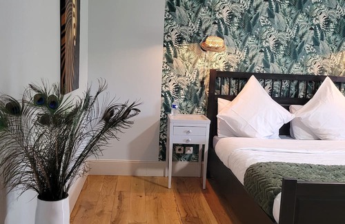 Bruniquel House | Cozy Stay at Le Flacon de la Verrouille Bed & Breakfast