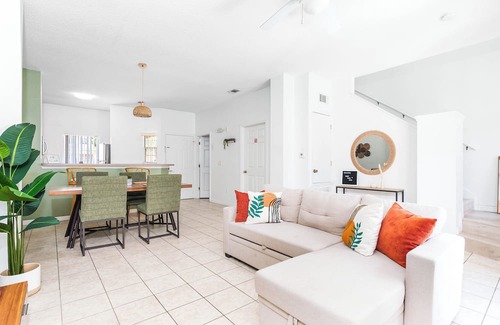 Crystal Cove House | Tranquil Townhome Close to All