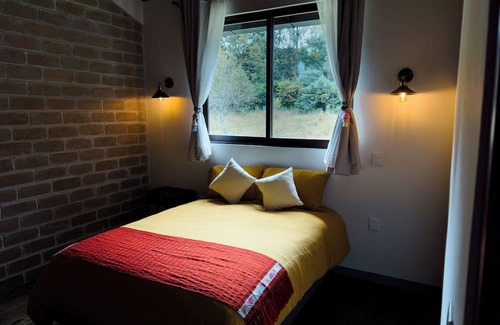 San Cristobal de las Casas Cabin | Cozy Jlumal Cabaña Chib: Pet-Friendly Getaway Awaits