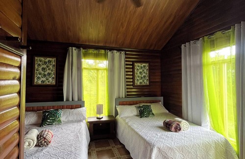 Penjamo Cabin | Cozy Mountain Cabin Retreat - El Roble with Pool & Spa