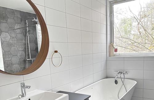Danderyd House | Lyxig Villa med Fantastisk Sjöutsikt - 15 Minuter Från Centrum