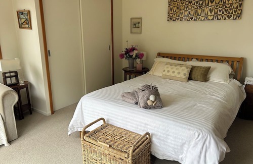 Cable Bay House | Beach House at Cable Bay: Ideal for Northland Adventures
