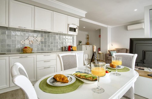 Cabo de las Huertas Apartment | Cozy Apartment 'Mar 6' with Ocean View & Shared Terrace