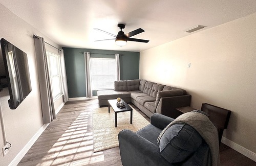 Indian Wells House | Ideal Family Retreat Near All Parks with Hot Tub & Spa
