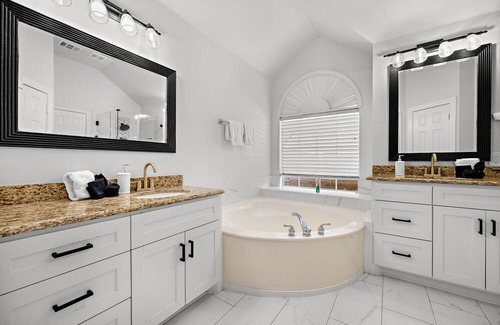 Valley Ranch House | Irving Poolside Retreat with Ocean Views & Spa Amenities