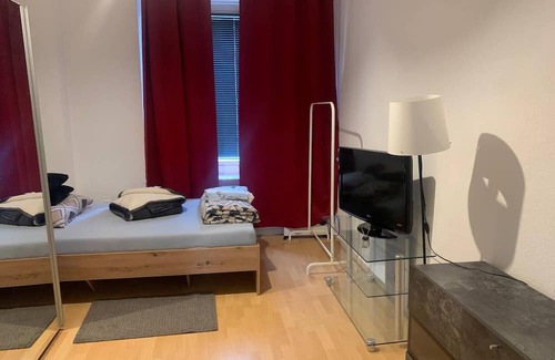 Huttrop Apartment | Comfortable 70sqm Apartment with Balcony in Huttrop