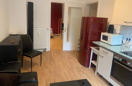Huttrop Apartment | Comfortable 70sqm Apartment with Balcony in Huttrop