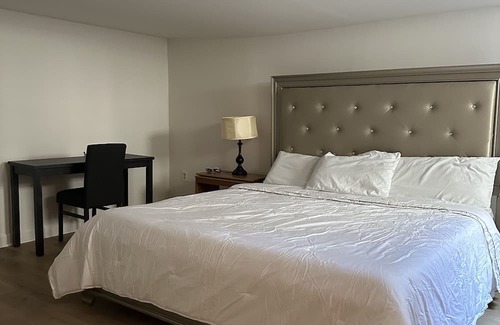 Easton House | Inviting Guest Suite Near Easton with Breakfast & Kitchen