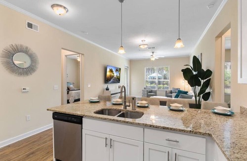 Southside Apartment | Relax in Style: 2 BR Retreat with Family-Friendly Amenities