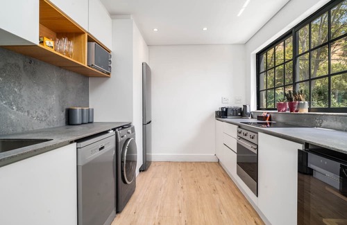 Bo'Kaap Apartment | Relaxing Getaway with Hot Tub & Sundeck in de Waterkant