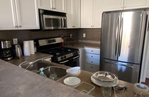 West Oak Trails House | Elegant 3BDR House in Oakville with Spa & Family Amenities
